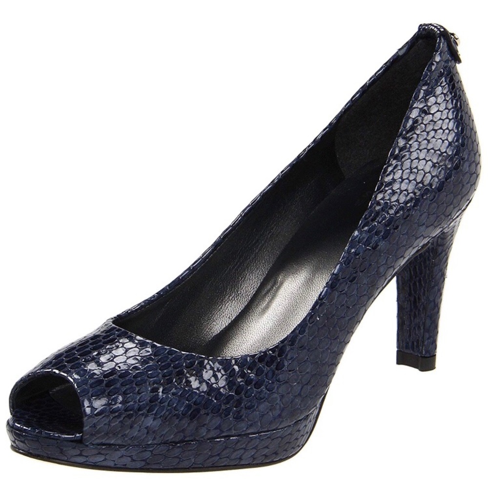 SOLD Stuart Weitzman Logo Plainfield Pumps